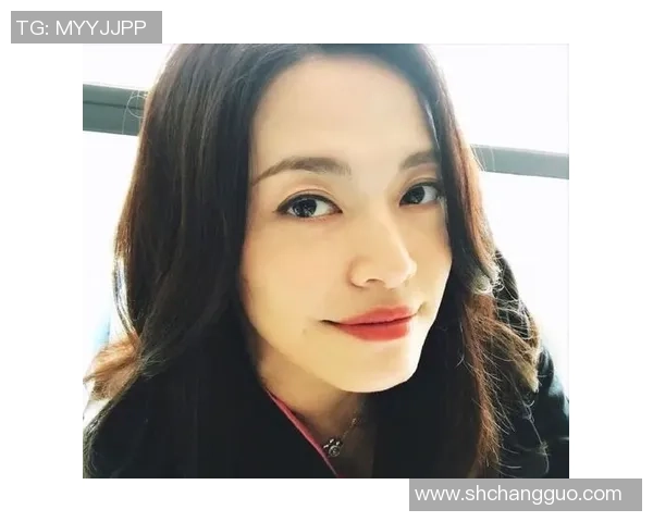 姚晨：从中国足球场到国际舞台的男足球星成长历程与精彩瞬间高清呈现