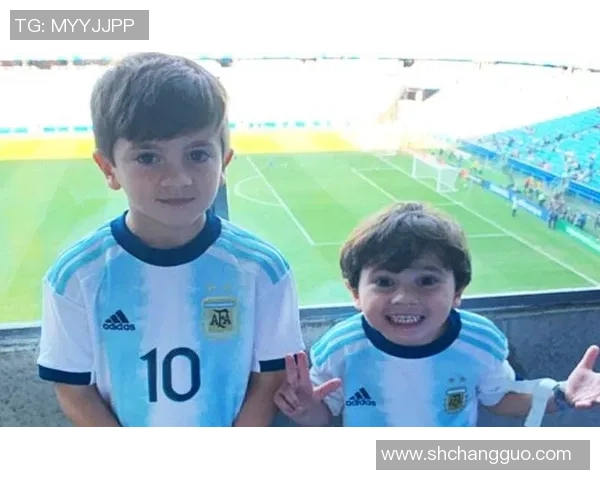 哪些足球明星有两个儿子 家庭幸福背后的温馨故事